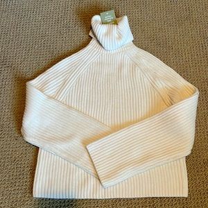 Off white H&M cropped kimono style turtle neck sweater - never worn